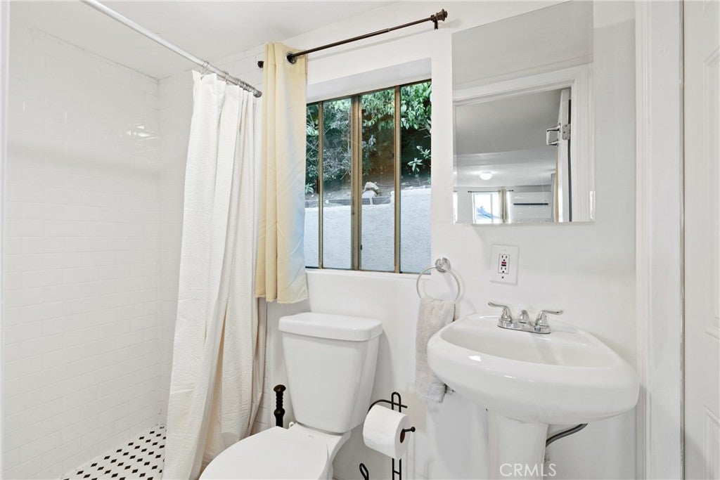 Los Angeles, California, 90063, United States, 3 Bedrooms Bedrooms, ,3 BathroomsBathrooms,Residential,For Sale,1938120