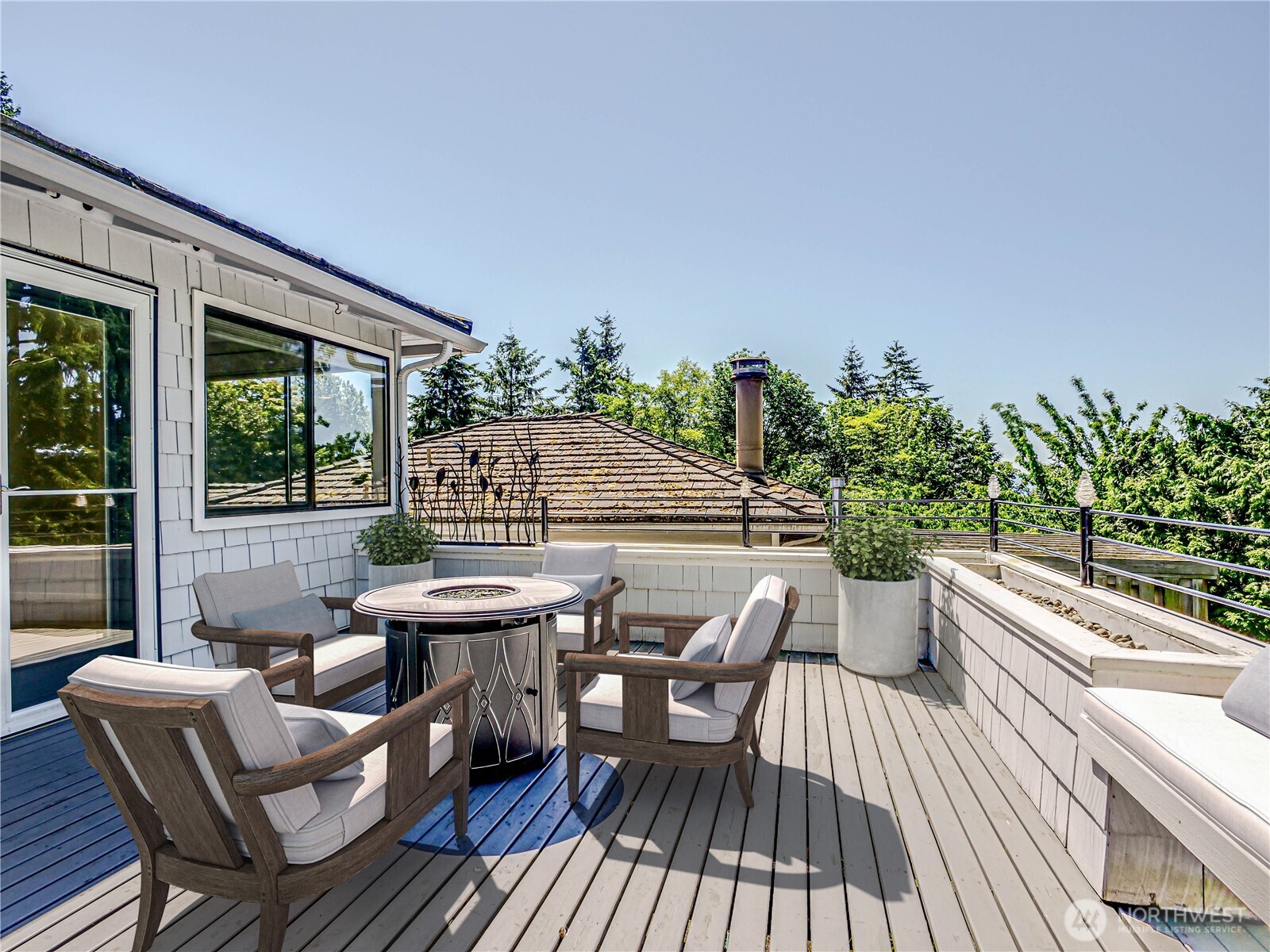 Seattle, Washington, 98116, United States, 3 Bedrooms Bedrooms, ,2 BathroomsBathrooms,Residential,For Sale,1977530