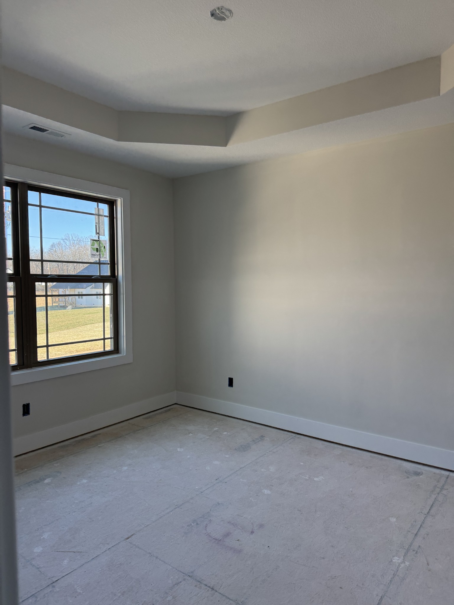 Clarksville, Tennessee, 37042, United States, 3 Bedrooms Bedrooms, ,4 BathroomsBathrooms,Residential,For Sale,2006024