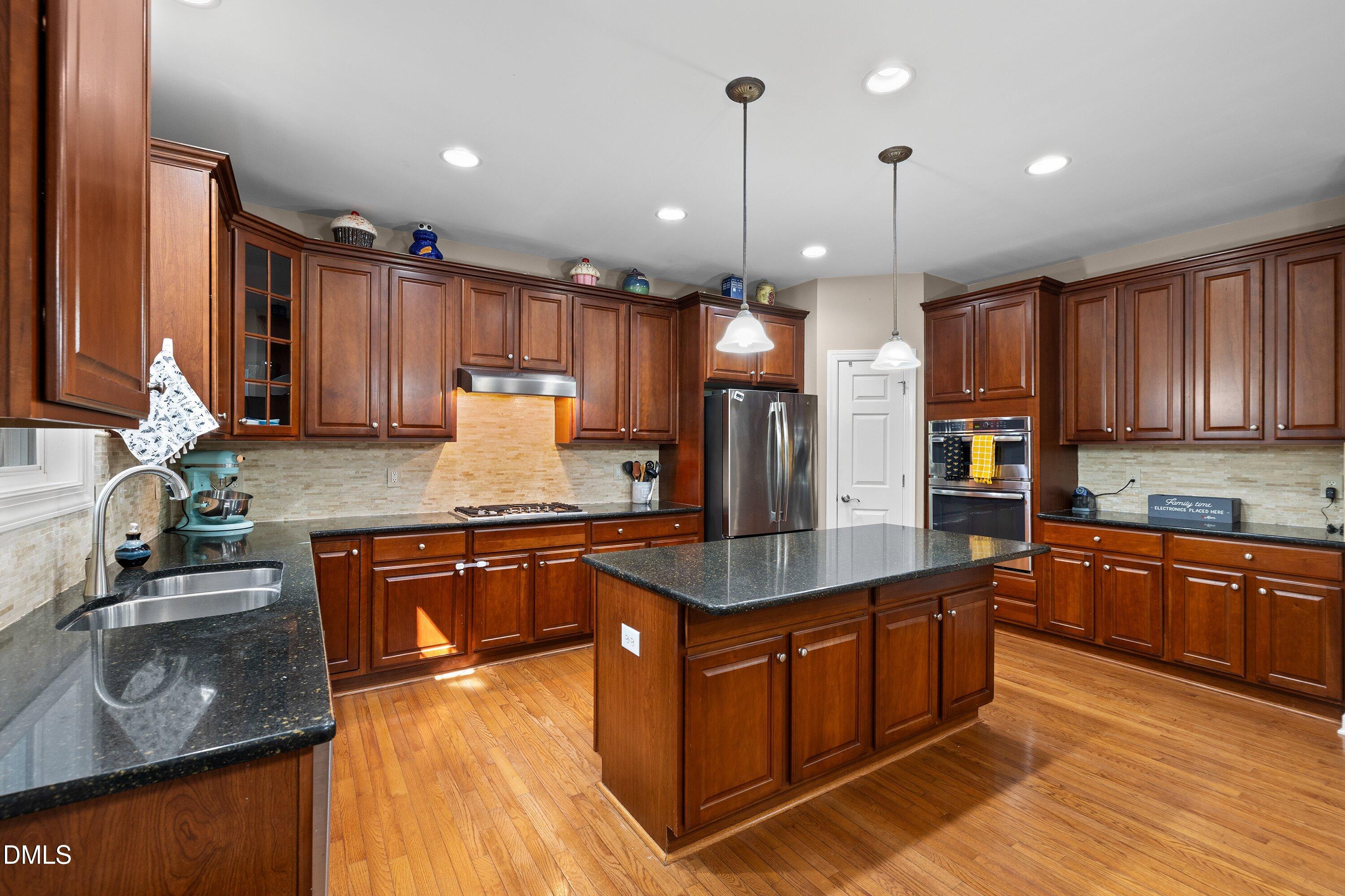 Apex, North Carolina, 27502, United States, 5 Bedrooms Bedrooms, ,4 BathroomsBathrooms,Residential,For Sale,1947083