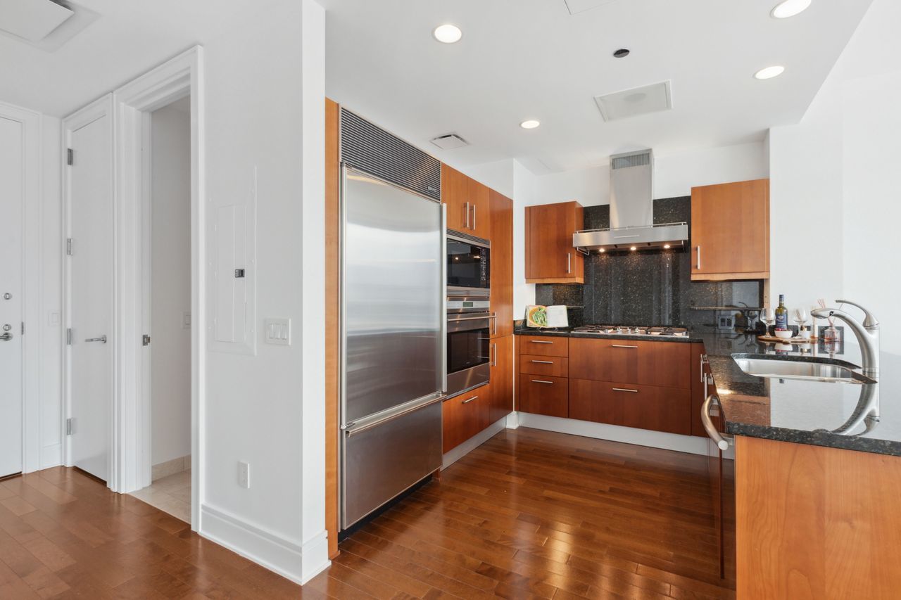 Chicago, Illinois, 60611, United States, 1 Bedroom Bedrooms, ,2 BathroomsBathrooms,Residential,For Sale,1793524