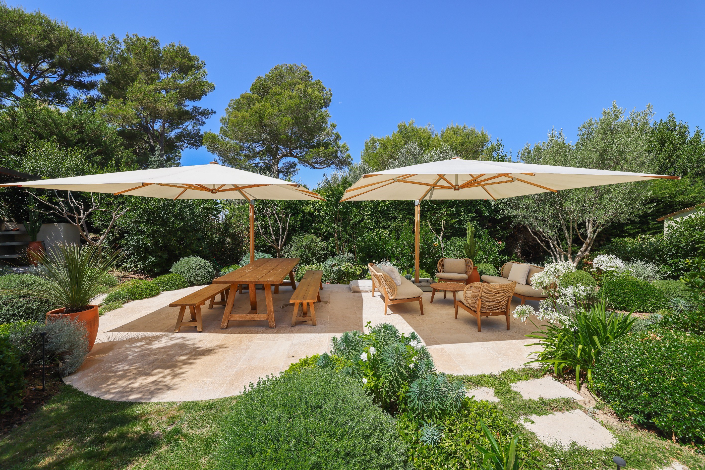  Le Cannet, luxury property for sale with landscaped gardens, heated swimming po… - 物件實景