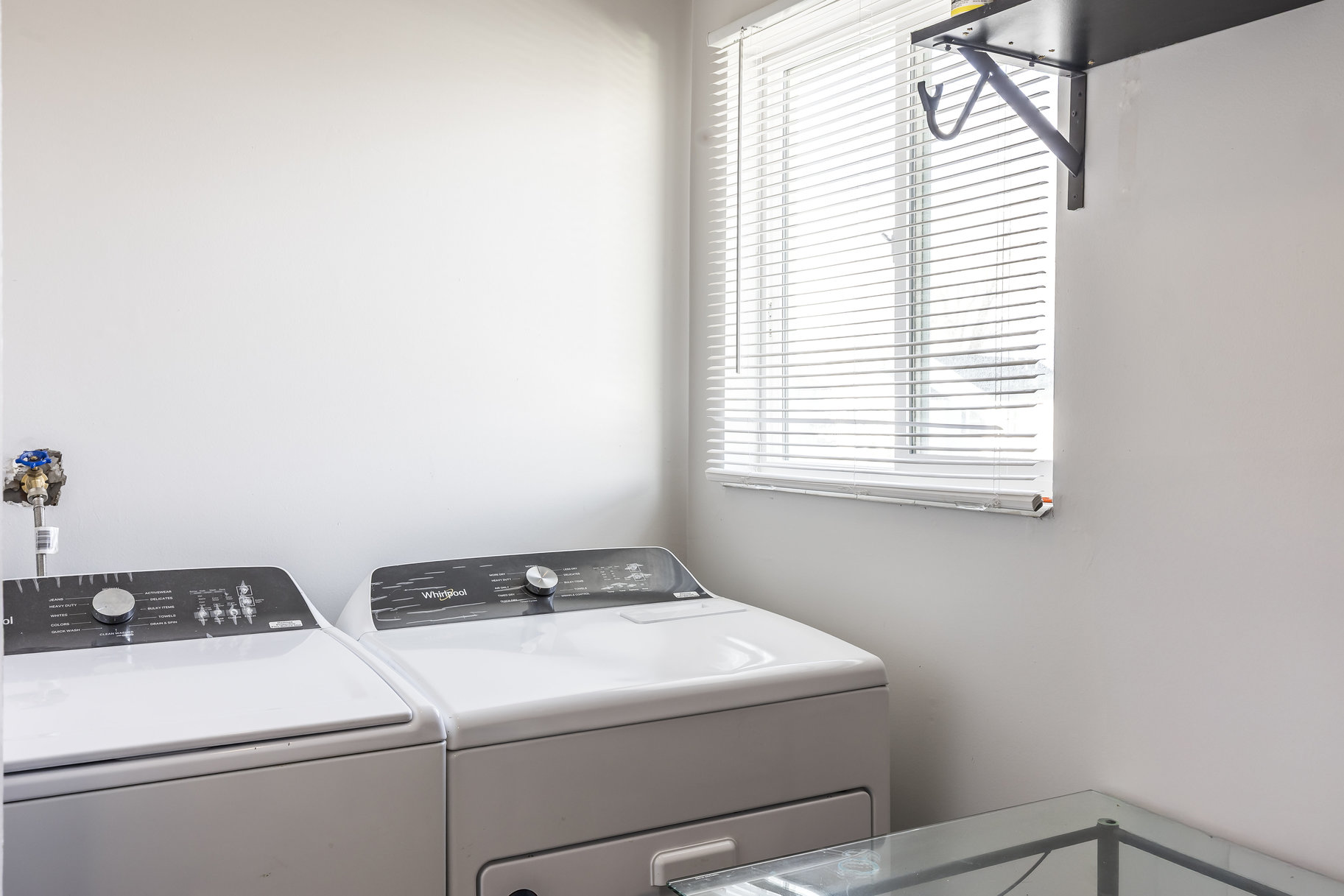  Well-Maintained Four-Unit Property with Exceptional Investment Potential - 物件實景