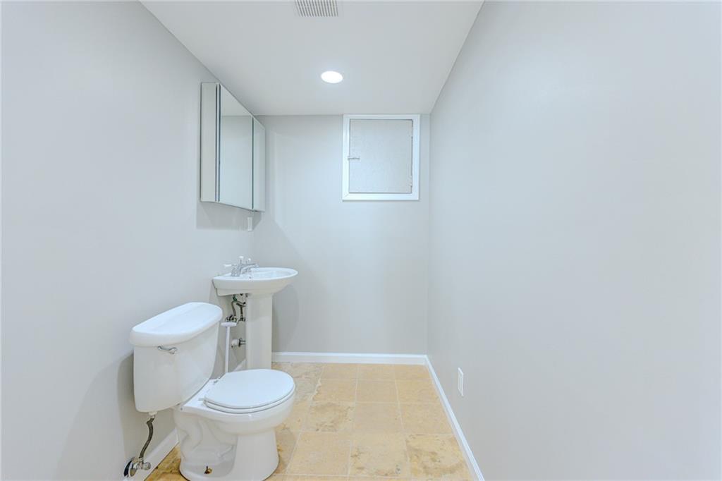 Atlanta, Georgia, 30350, United States, 5 Bedrooms Bedrooms, ,5 BathroomsBathrooms,Residential,For Sale,1987356