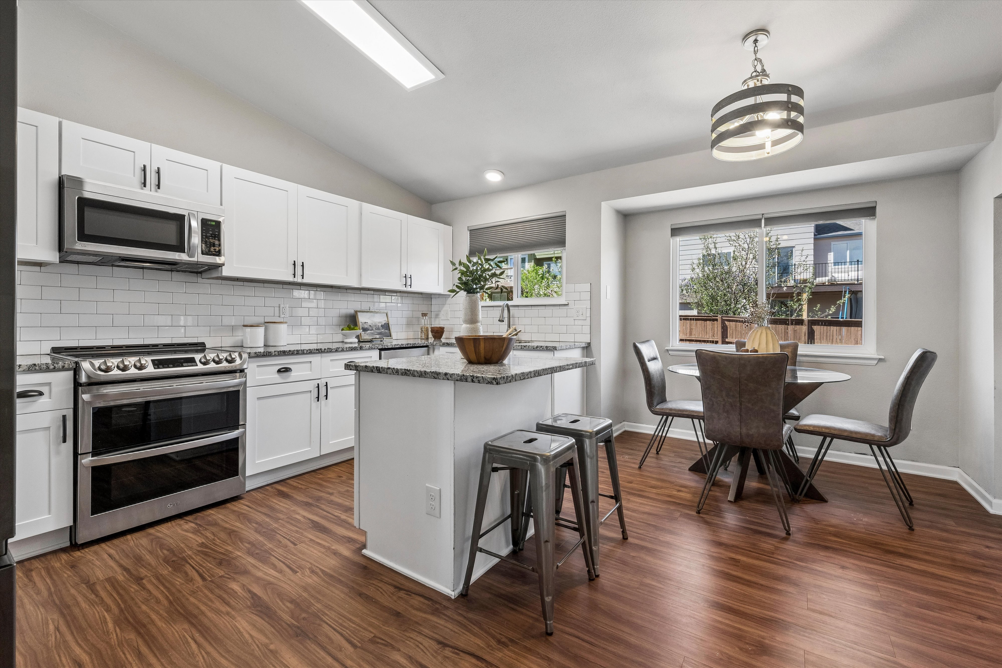  Discover effortless elegance in this stylishly updated home - 物件實景