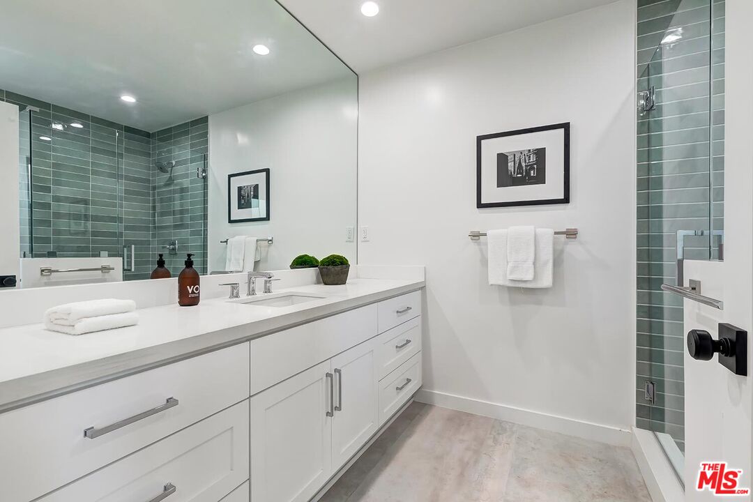 Los Angeles, California, 90039, United States, 4 Bedrooms Bedrooms, ,5 BathroomsBathrooms,Residential,For Sale,1940918