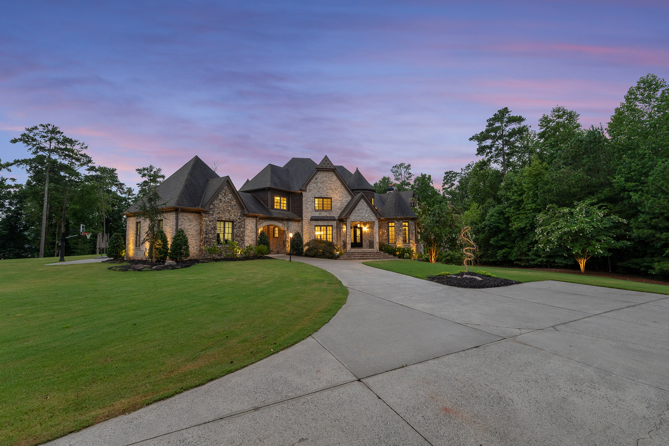  Old World Charm Meets Modern Luxury on This Milton Estate - 物件實景