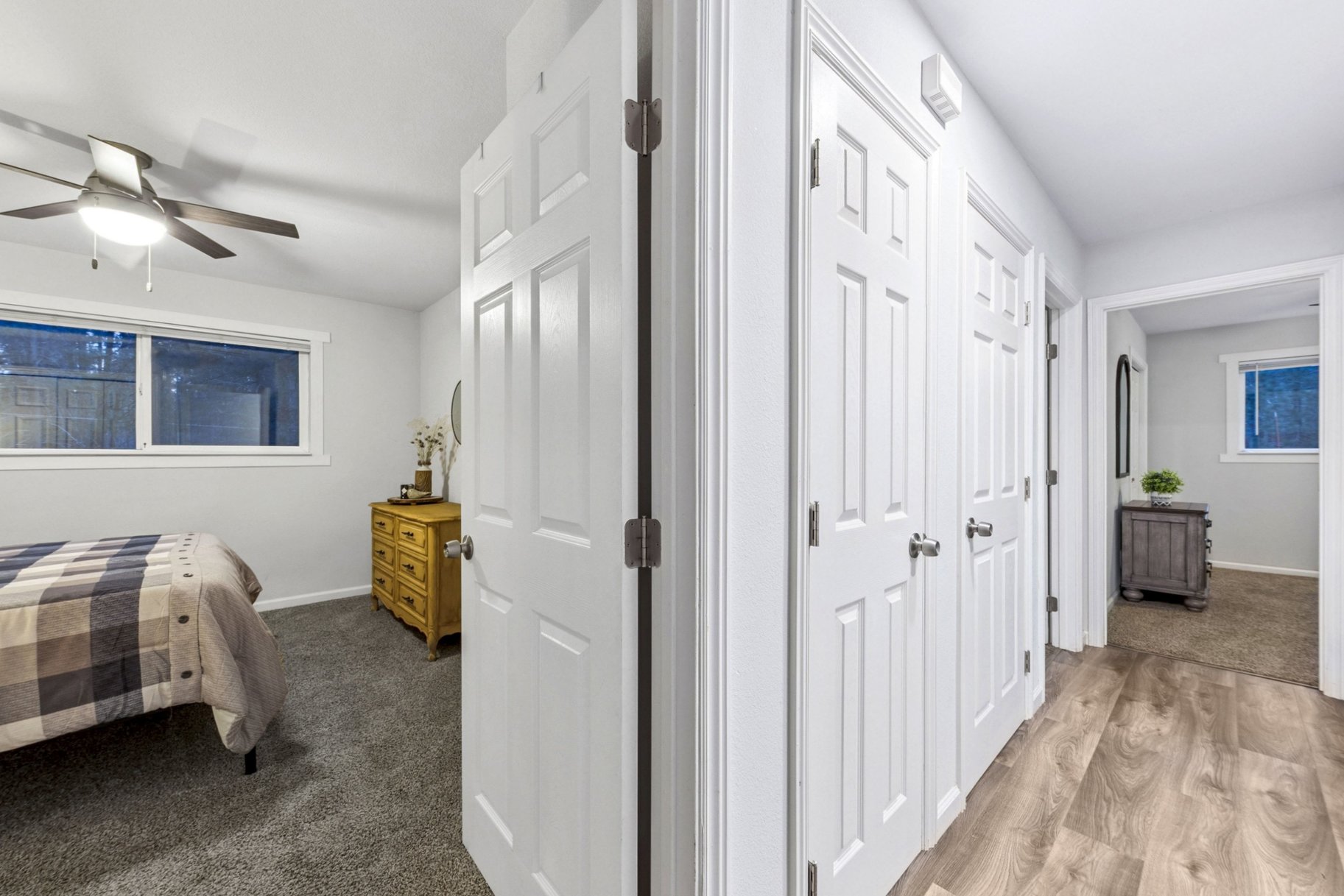  Move-In Ready 4 Bedroom Beauty  2022 Remodel  Fenced Yard, Forest Setting - 物件實景