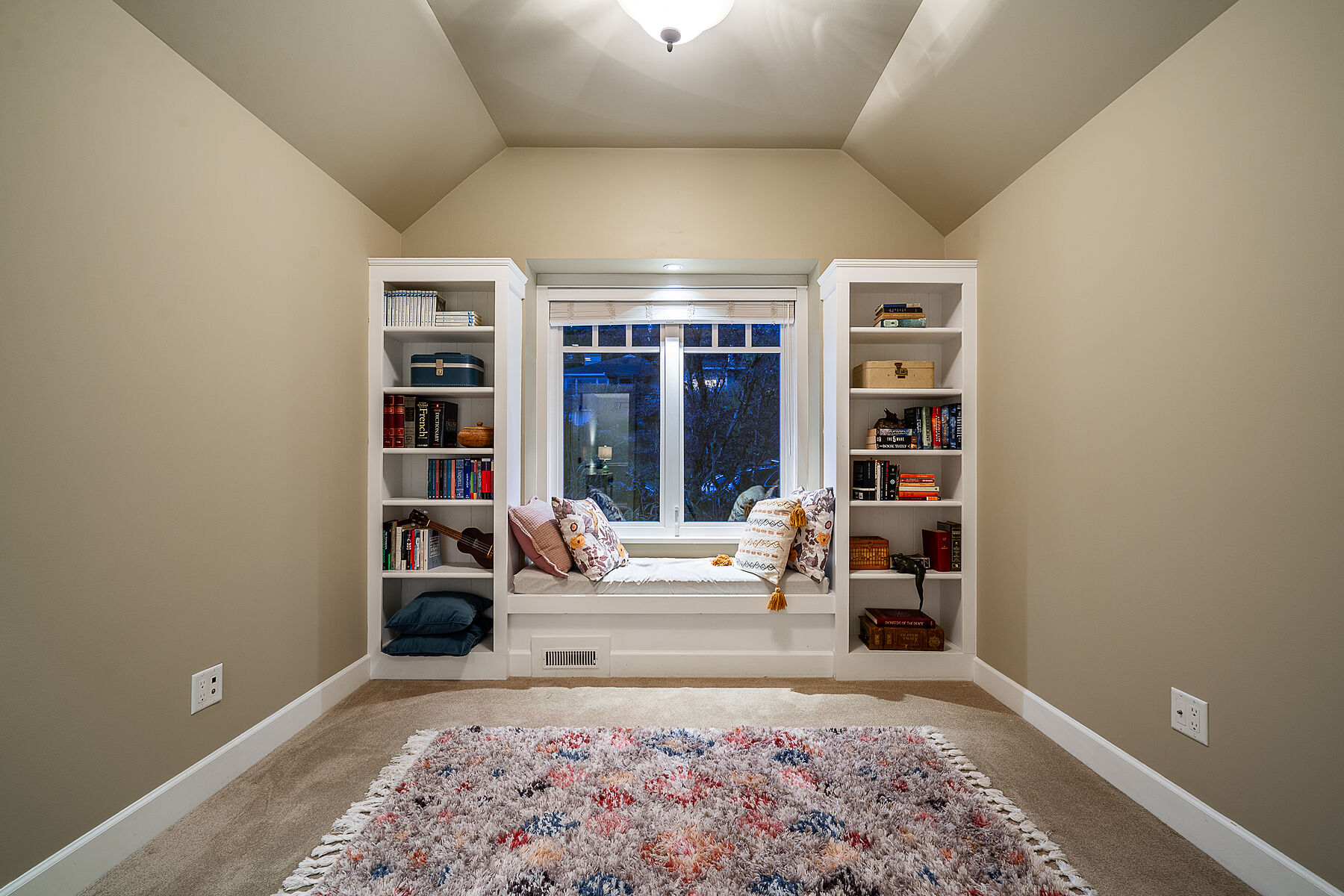  Ideal Dundarave Location - 物件實景