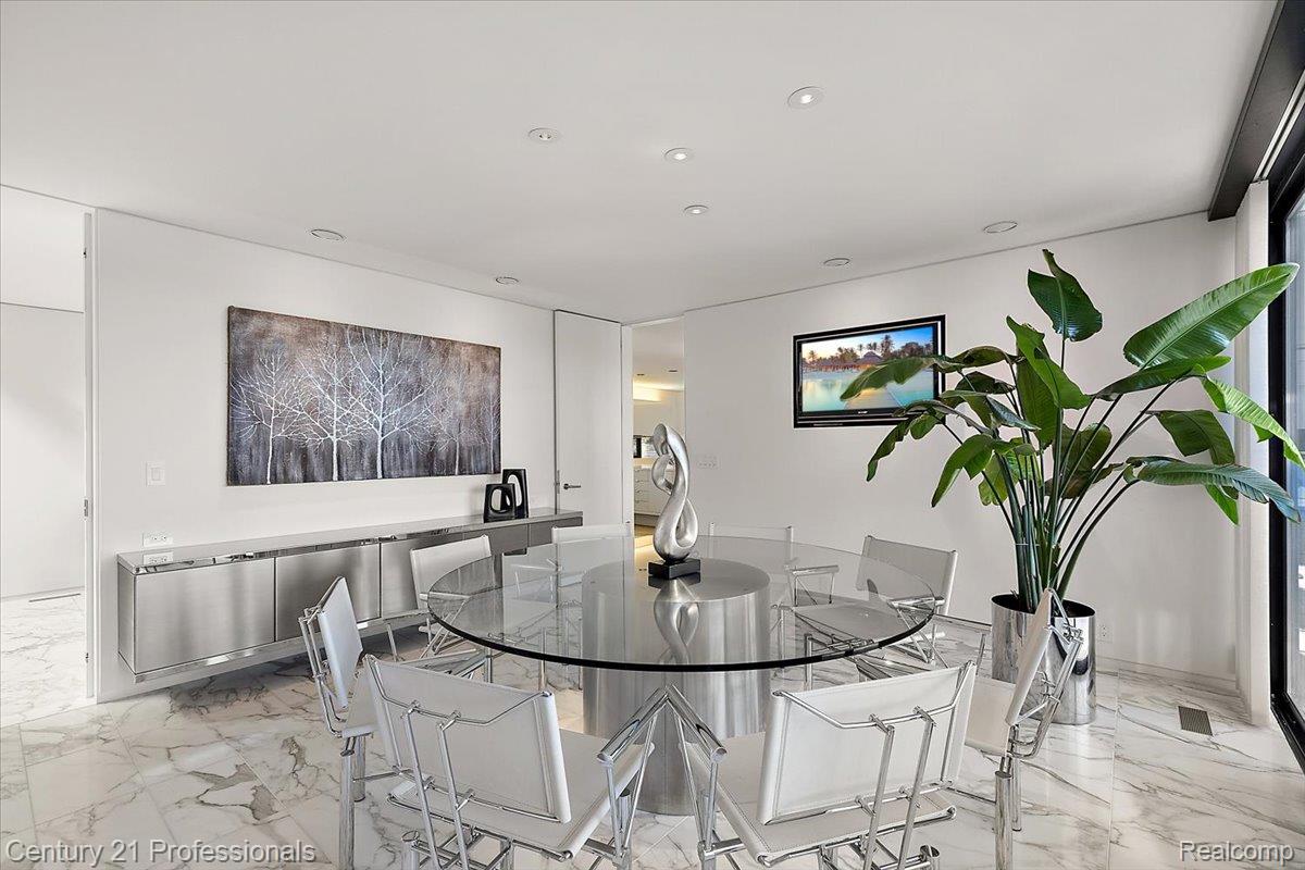 BloomfieldHills, Michigan, 48301, United States, 4 Bedrooms Bedrooms, ,5 BathroomsBathrooms,Residential,For Sale,1996516