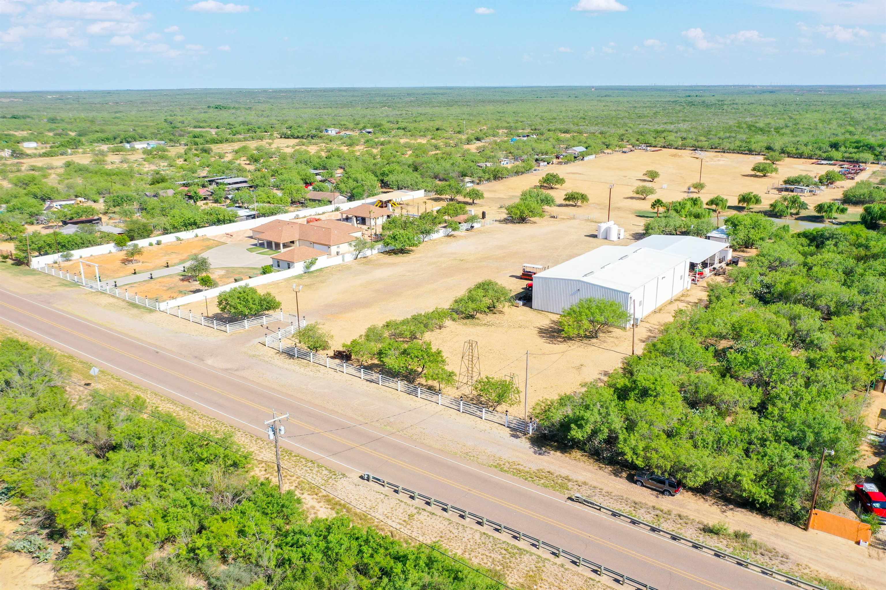 LAREDO, Texas, 78046, United States, 3 Bedrooms Bedrooms, ,4 BathroomsBathrooms,Residential,For Sale,1848774