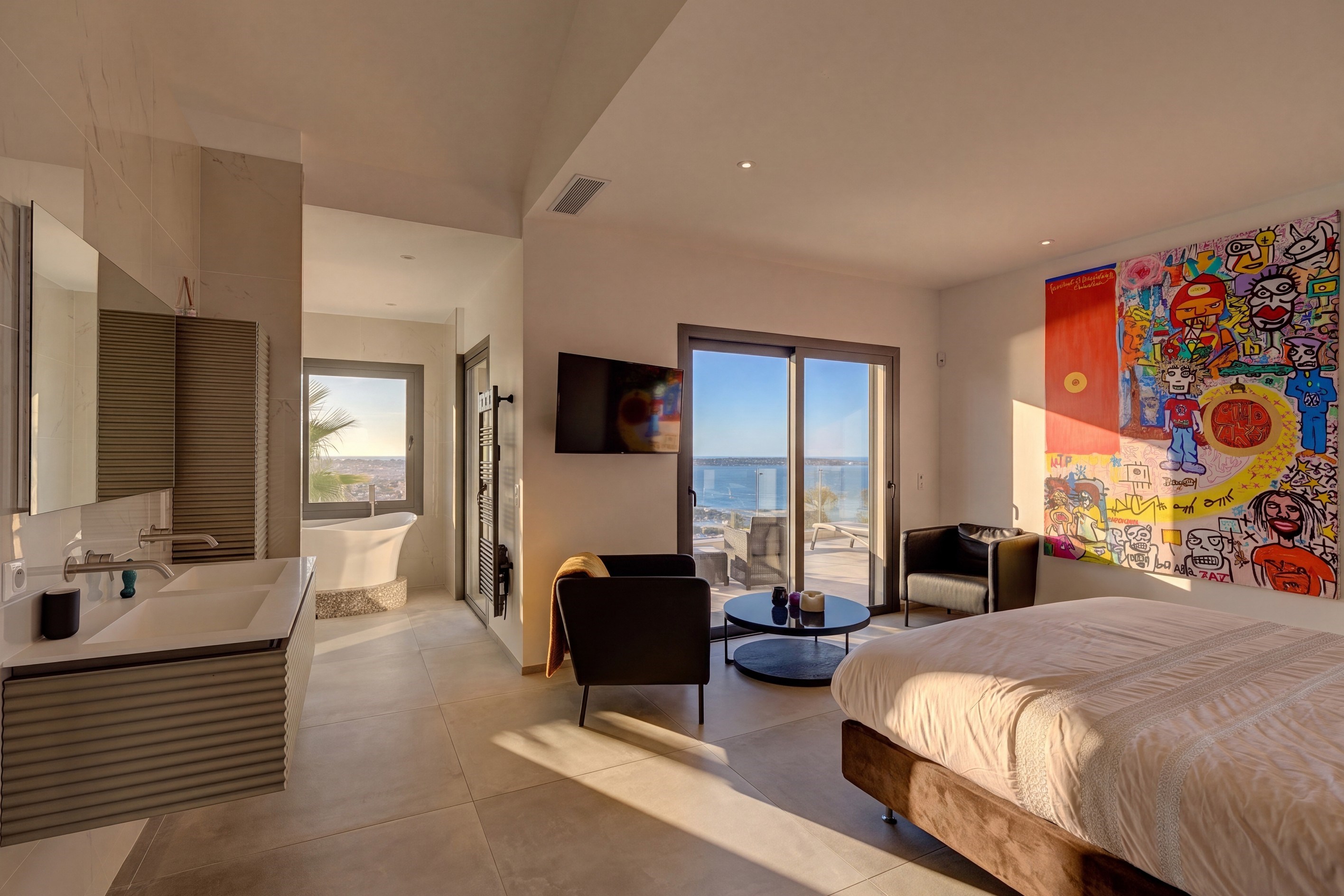  Renovated contemporary villa with panoramic sea views to Cap d