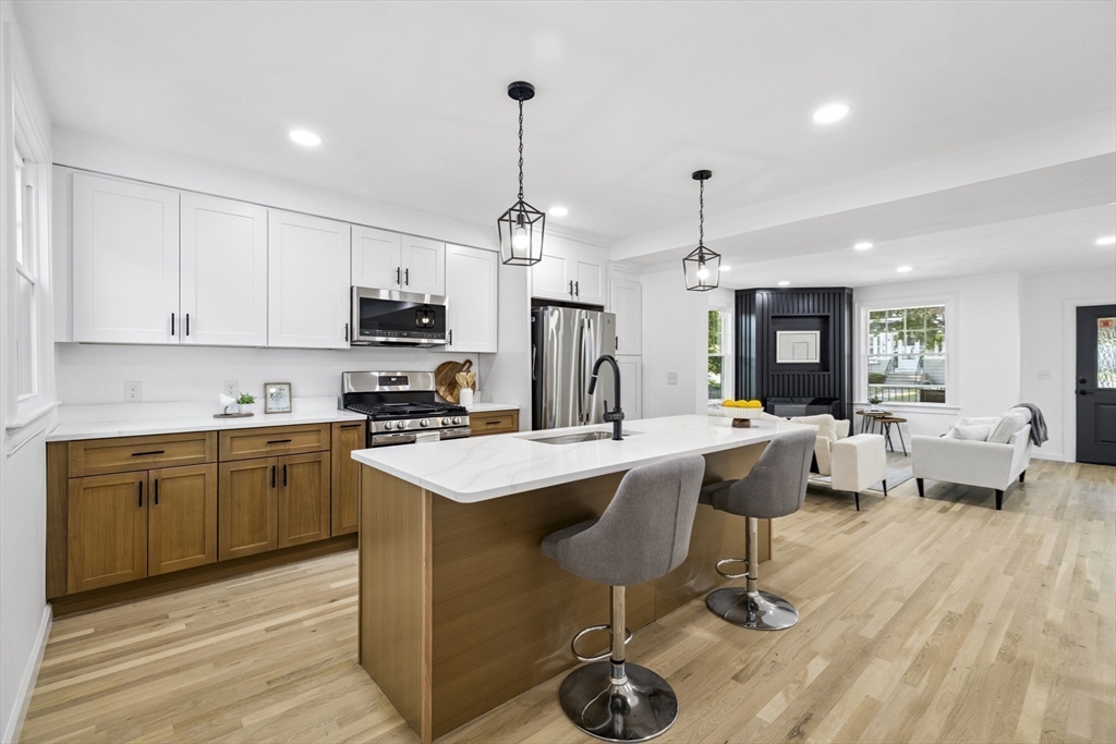 Shrewsbury, Massachusetts, 01545, United States, 3 Bedrooms Bedrooms, ,3 BathroomsBathrooms,Residential,For Sale,1907177