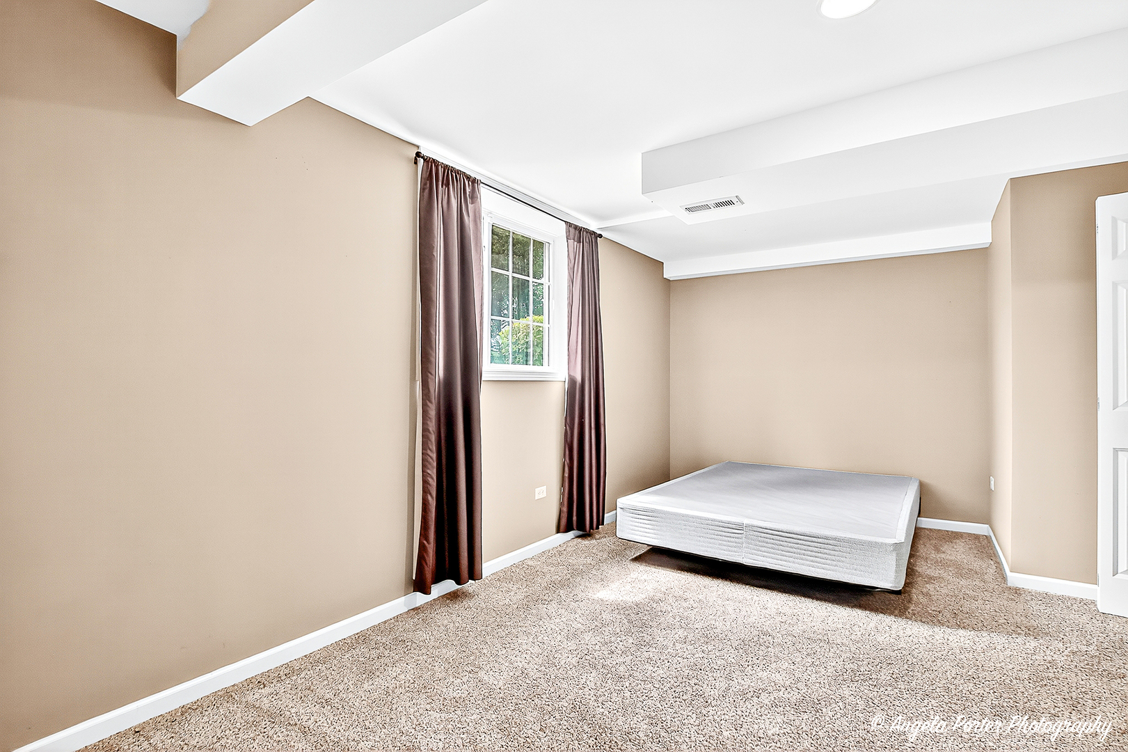 Mchenry, Illinois, 60051, United States, 4 Bedrooms Bedrooms, ,4 BathroomsBathrooms,Residential,For Sale,1916505