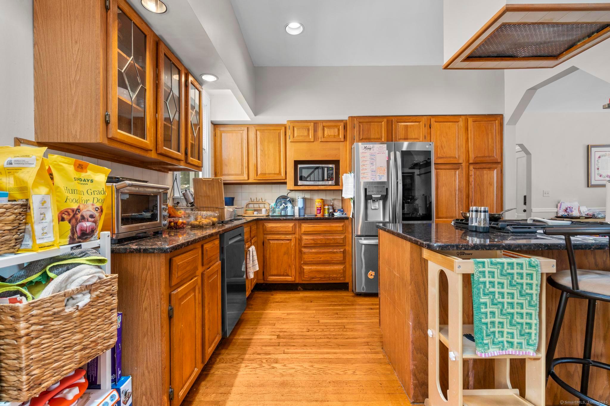 New Haven, Connecticut, 06511, United States, 5 Bedrooms Bedrooms, ,3 BathroomsBathrooms,Residential,For Sale,1930544