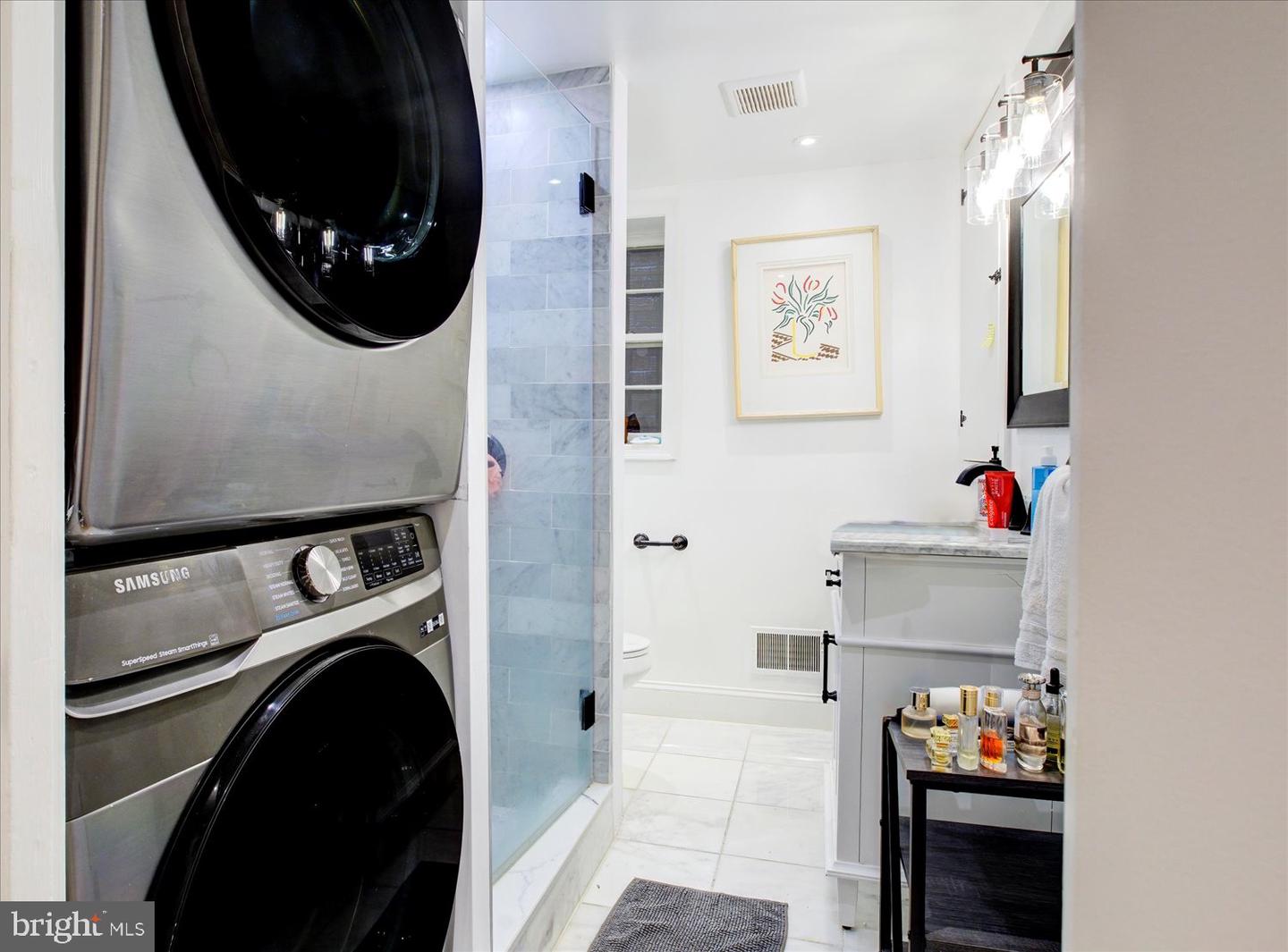 Washington, District of Columbia, 20002, United States, 8 Bedrooms Bedrooms, ,7 BathroomsBathrooms,Residential,For Sale,2001910