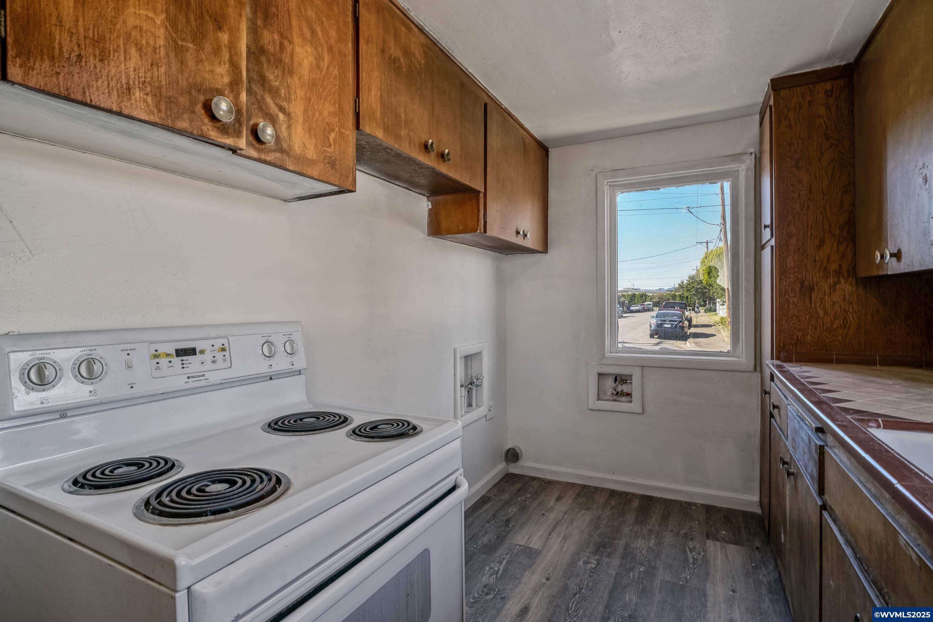 Salem, Oregon, 97301, United States, 5 Bedrooms Bedrooms, ,3 BathroomsBathrooms,Residential,For Sale,1965364