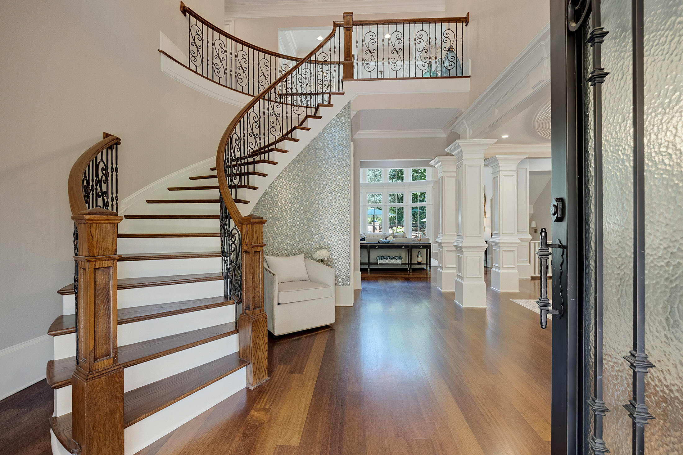  Impressive Brick Estate on a Private Wooded 1+/- Acre Lot in The Manor - 物件實景