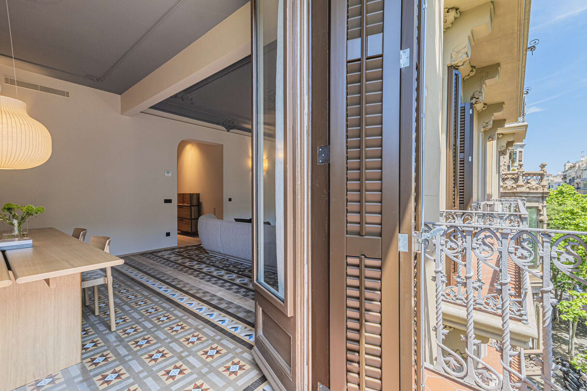  Modernist flat in Eixample with premium finishes in the Quadrat d