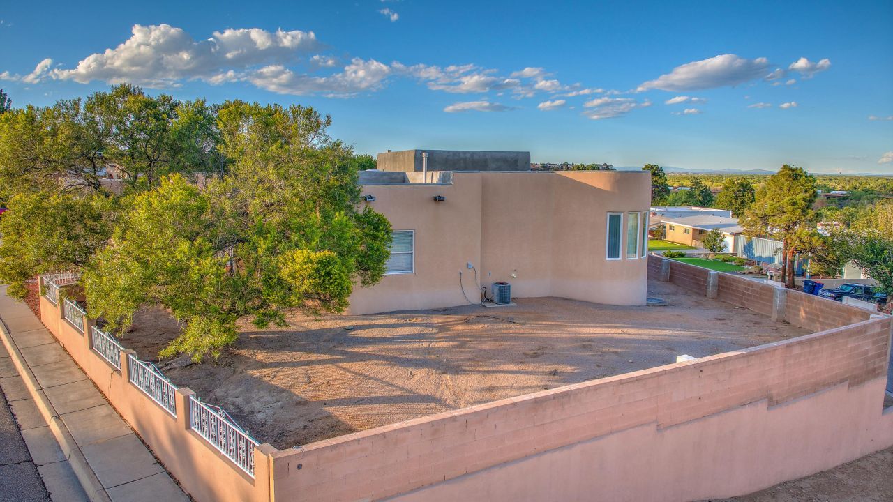 Albuquerque, New Mexico, 87105, United States, 3 Bedrooms Bedrooms, ,4 BathroomsBathrooms,Residential,For Sale,1947085