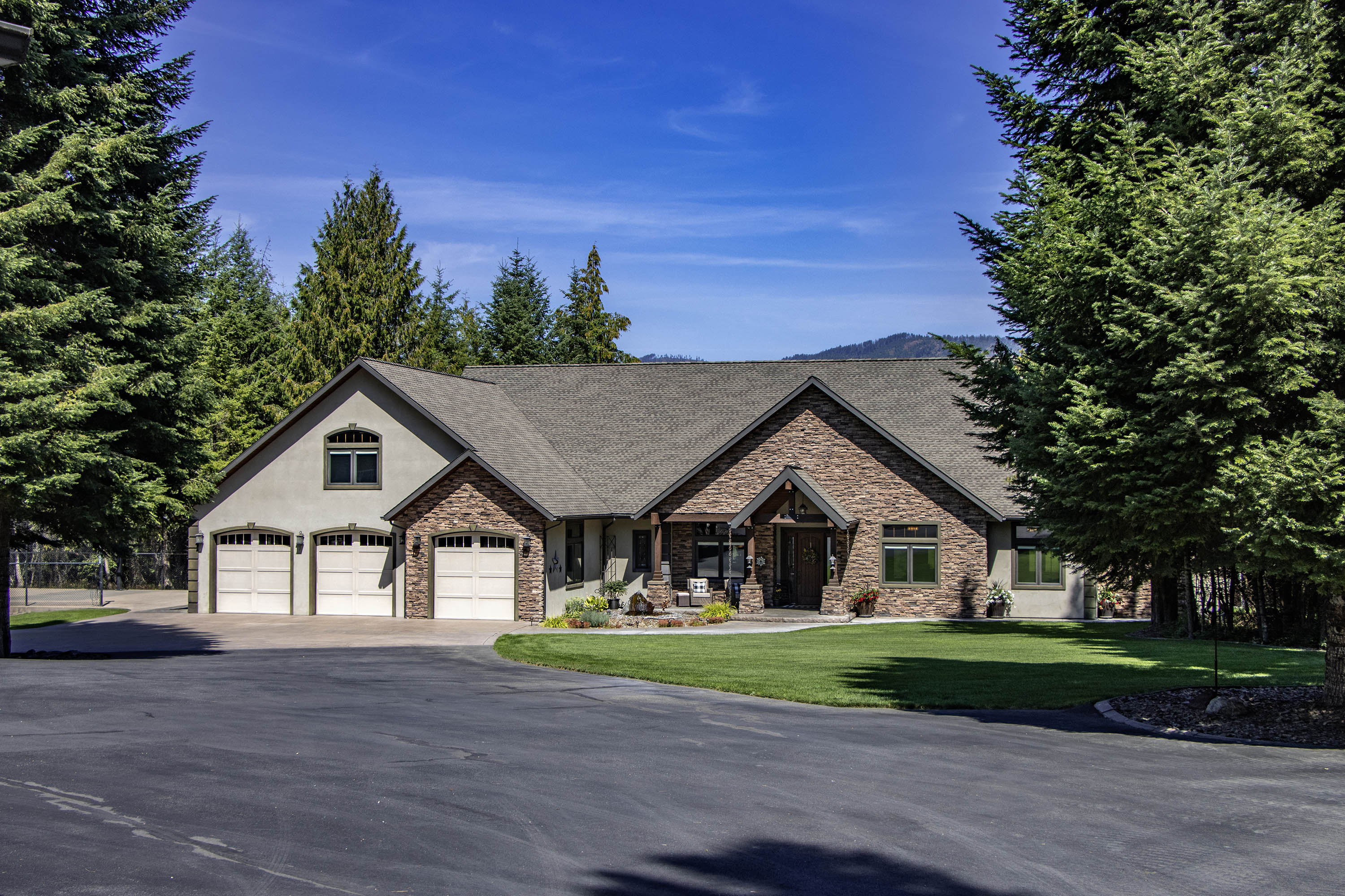 Priest River, Idaho, 83856, United States, 4 Bedrooms Bedrooms, ,5 BathroomsBathrooms,Residential,For Sale,1921614
