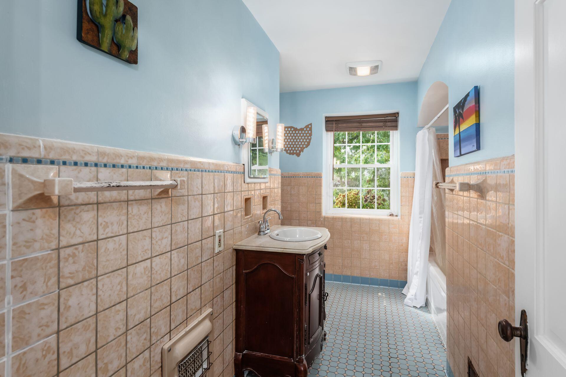 Bexley, Ohio, 43209, United States, 3 Bedrooms Bedrooms, ,2 BathroomsBathrooms,Residential,For Sale,1927021