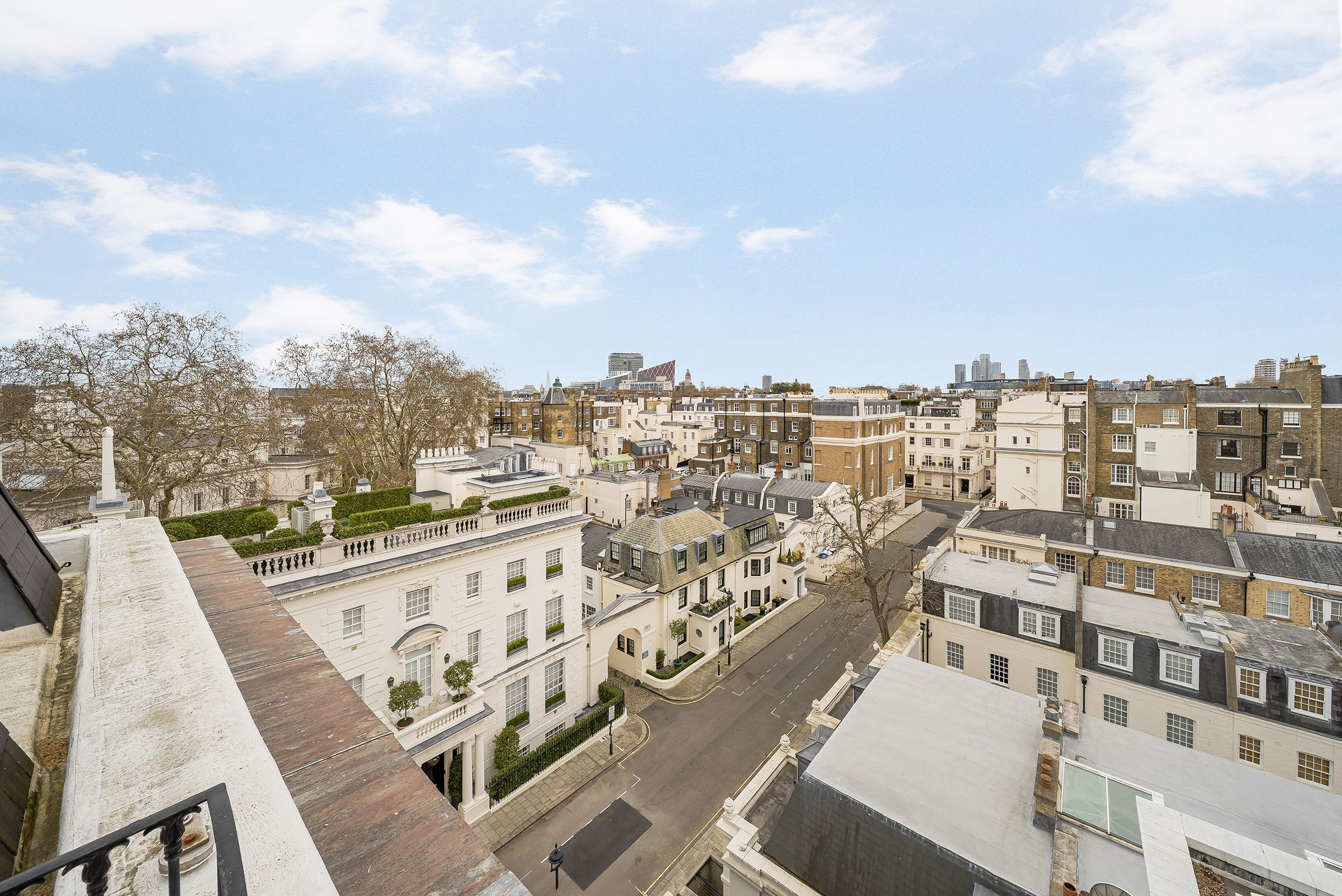  A Grand Lateral Penthouse with Direct Lift Access on Chesham Place - 物件實景