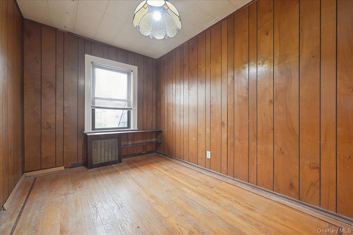 Valley Stream, New York, 11581, United States, 3 Bedrooms Bedrooms, ,2 BathroomsBathrooms,Residential,For Sale,1998416