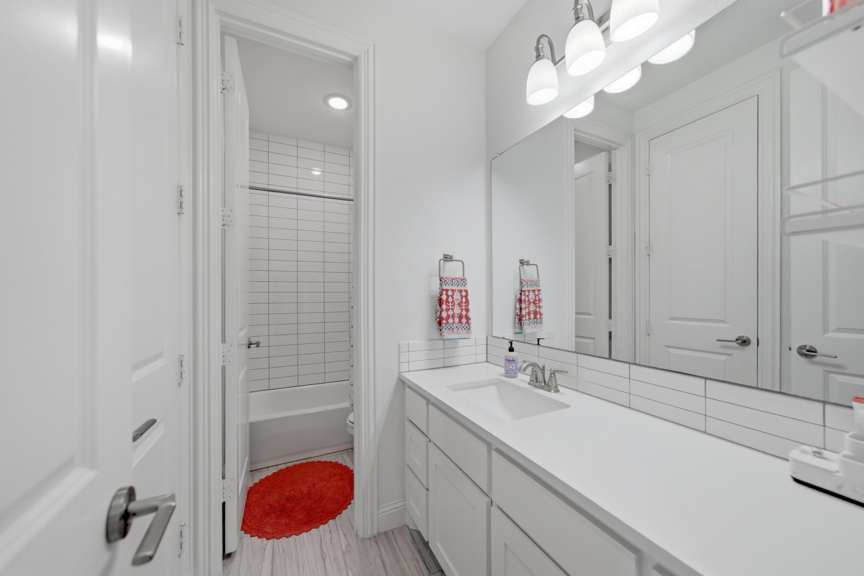  Skip the New Build. Established Walsh Phase 1 with a Backyard Putting Green - 物件實景