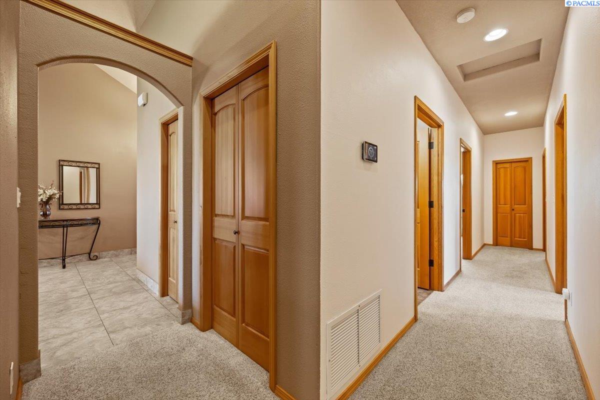 Richland, Washington, 99352, United States, 4 Bedrooms Bedrooms, ,2 BathroomsBathrooms,Residential,For Sale,1992938