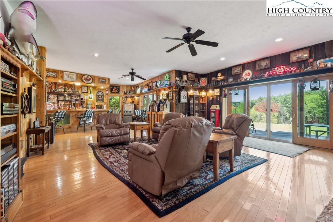 Grassy Creek, North Carolina, 28631, United States, 3 Bedrooms Bedrooms, ,4 BathroomsBathrooms,Residential,For Sale,1794520