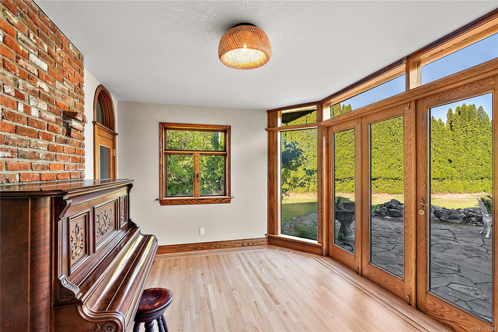 NORTH SAANICH, British Columbia, V8L 5P8, CA, 7 Bedrooms Bedrooms, ,Residential,For Sale,1948660