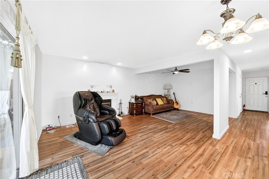 La Crescenta, California, 91214, United States, 4 Bedrooms Bedrooms, ,3 BathroomsBathrooms,Residential,For Sale,1997166