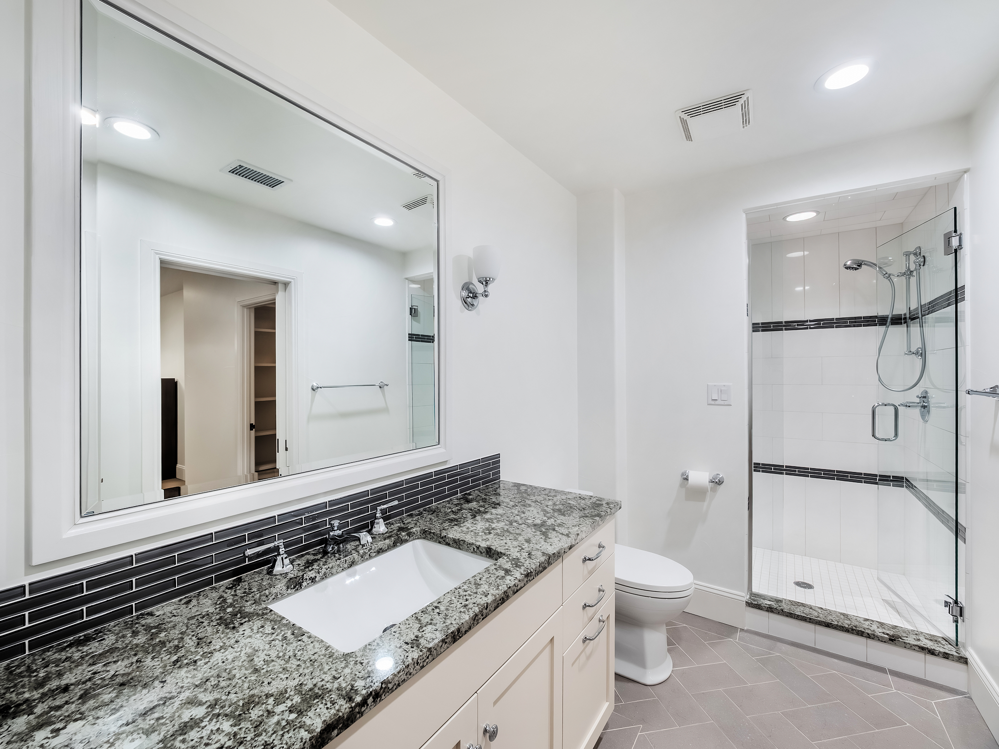  Beautifully Reimagined Custom Home - 物件實景