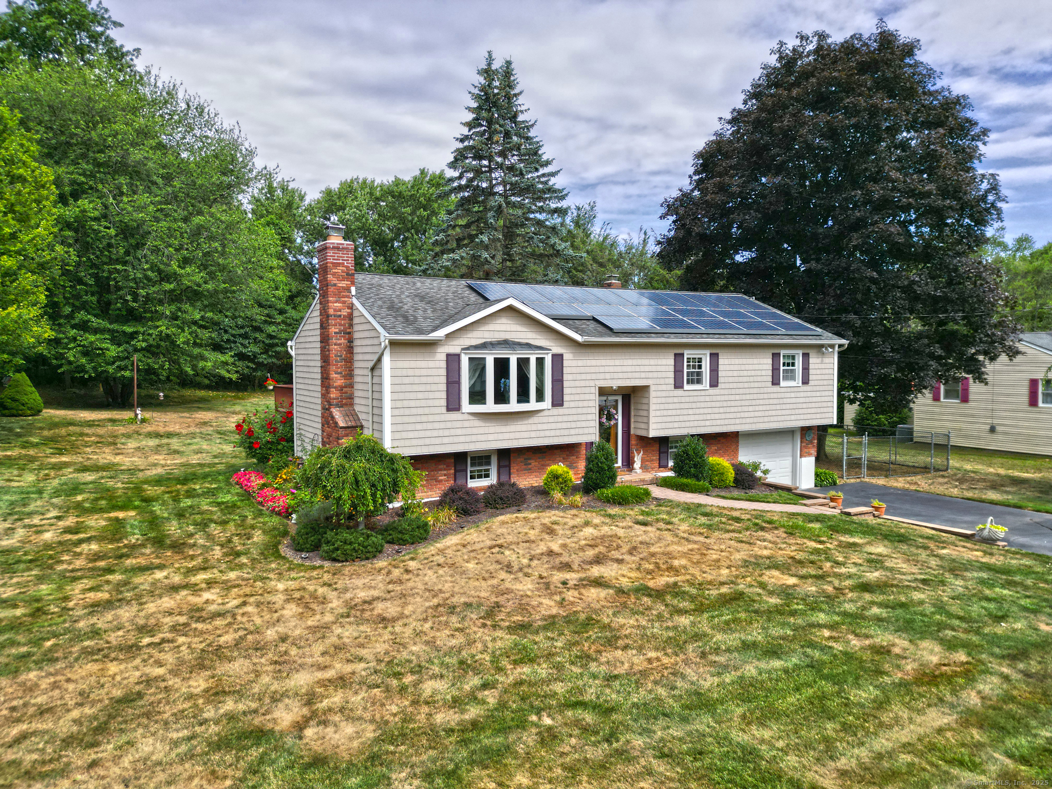 Milford, Connecticut, 06460, United States, 3 Bedrooms Bedrooms, ,3 BathroomsBathrooms,Residential,For Sale,1933259