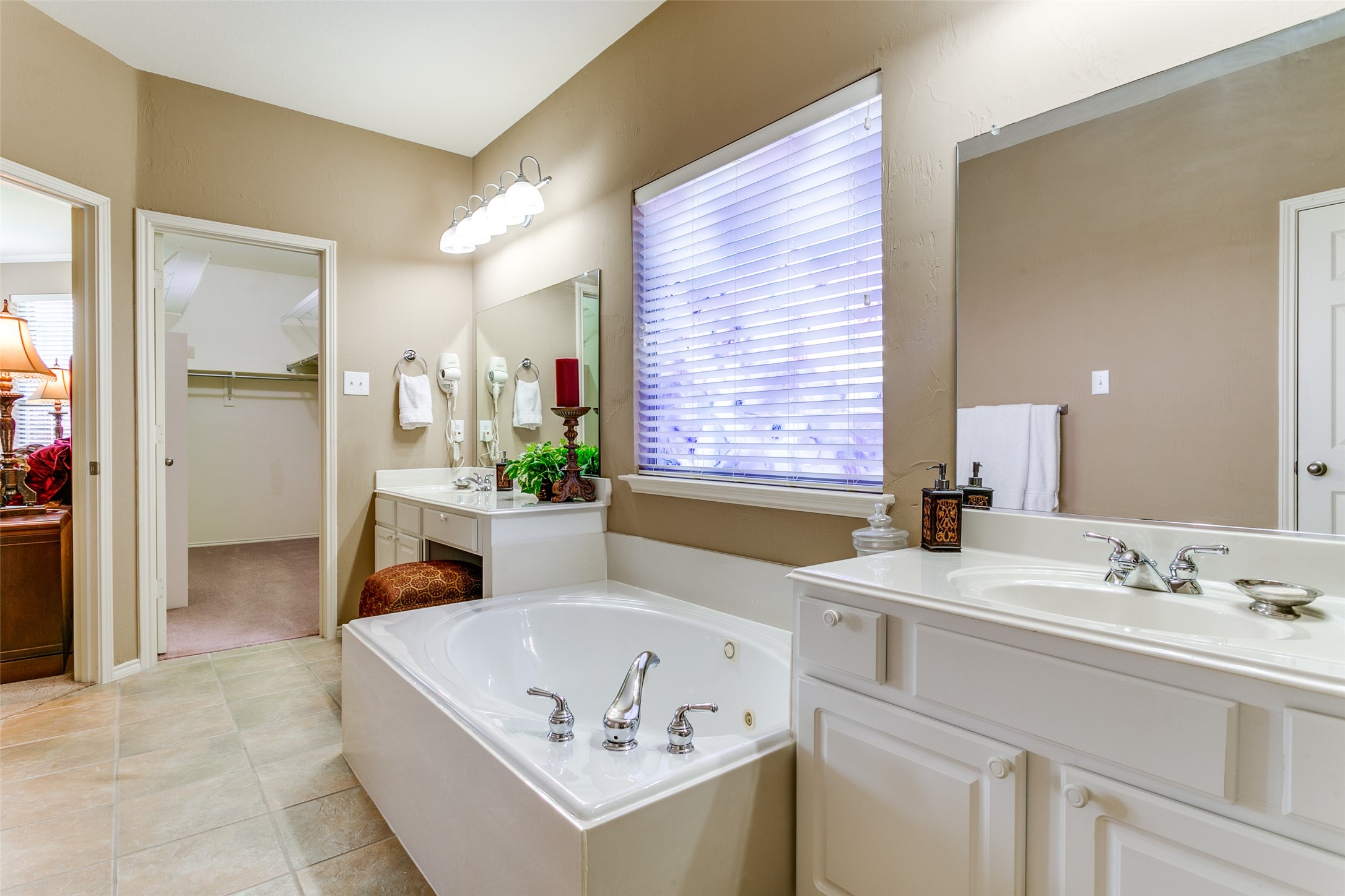 Corinth, Texas, 76208, United States, 4 Bedrooms Bedrooms, ,4 BathroomsBathrooms,Residential,For Sale,1839023