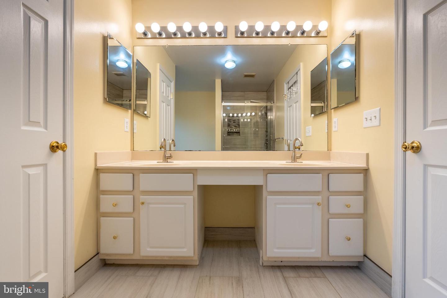 Pennington, New Jersey, 08534, United States, 3 Bedrooms Bedrooms, ,3 BathroomsBathrooms,Residential,For Sale,1939731