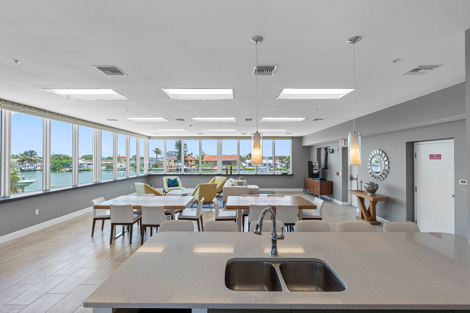  ISLAND WAY TOWERS CONDO - 物件實景
