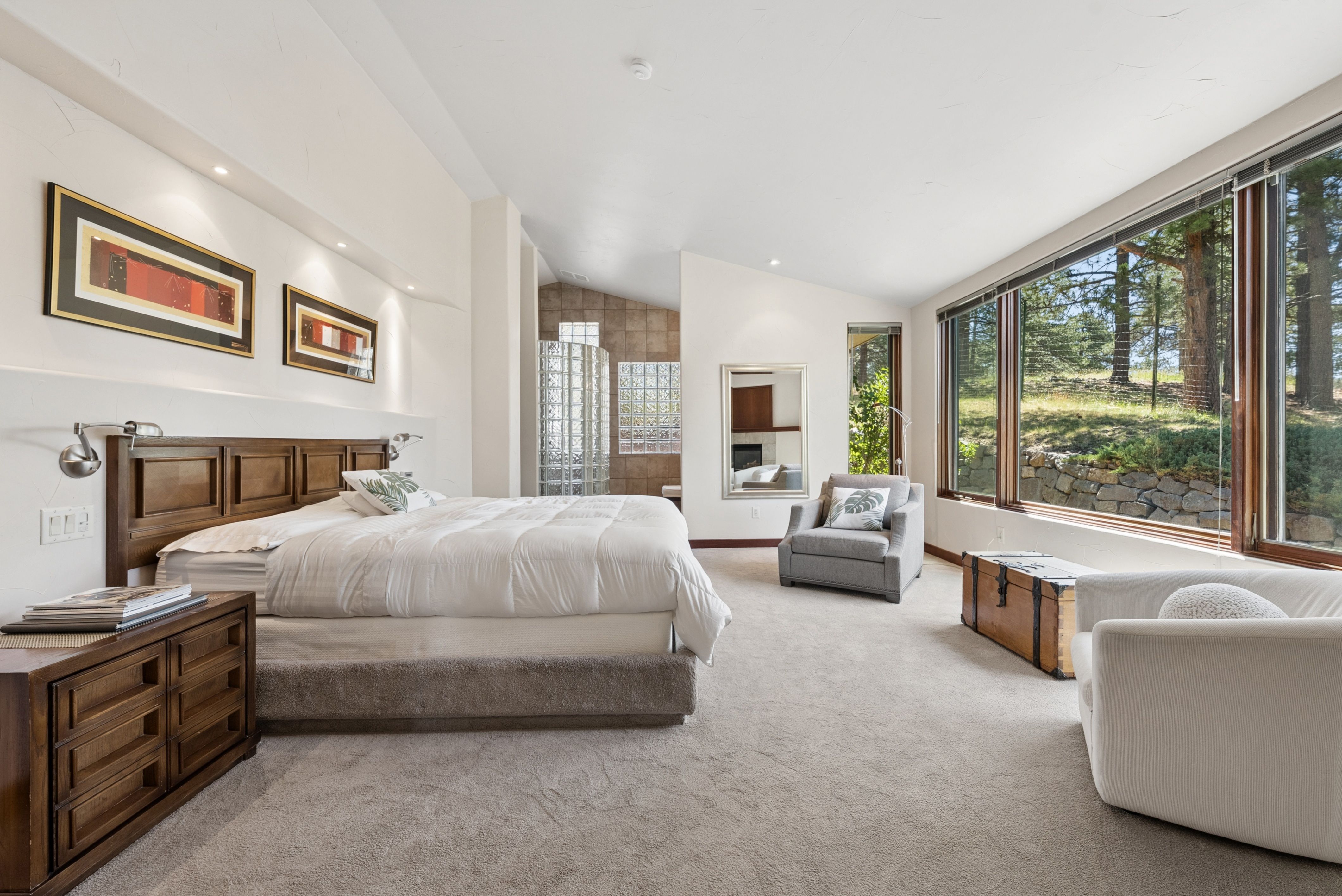  Custom Built on Over Five Acres - 物件實景