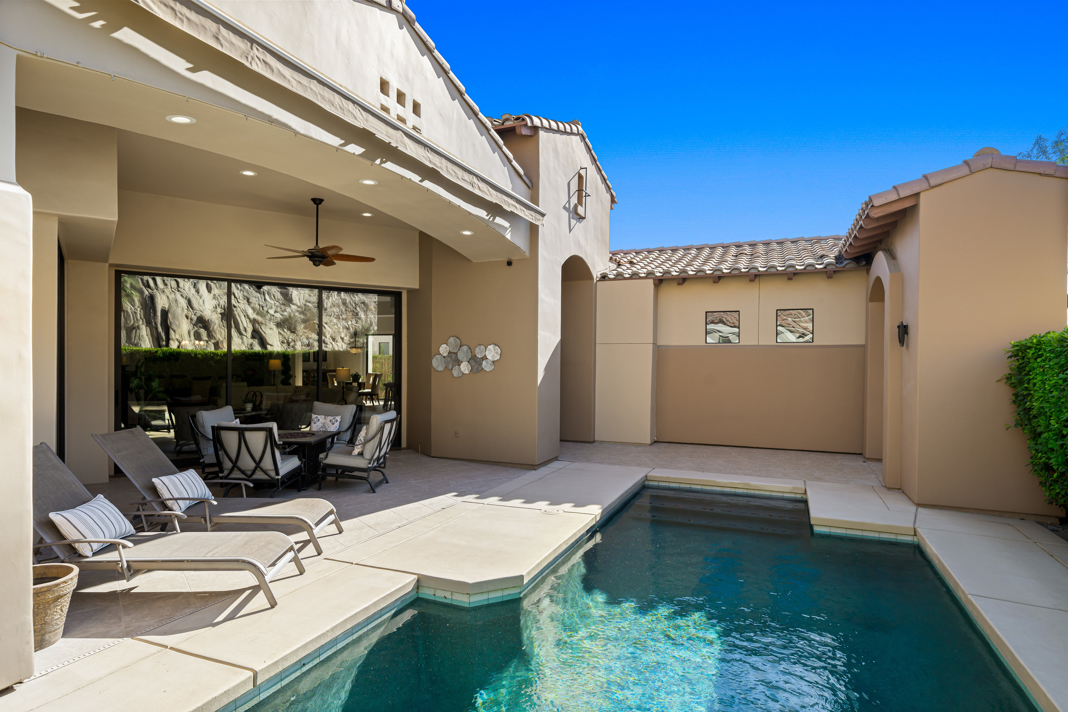  South Facing Gated La Quinta Pool Home - 物件實景