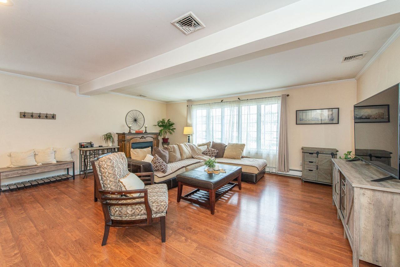 Wood Ridge, New Jersey, 07075, United States, 4 Bedrooms Bedrooms, ,4 BathroomsBathrooms,Residential,For Sale,1978112