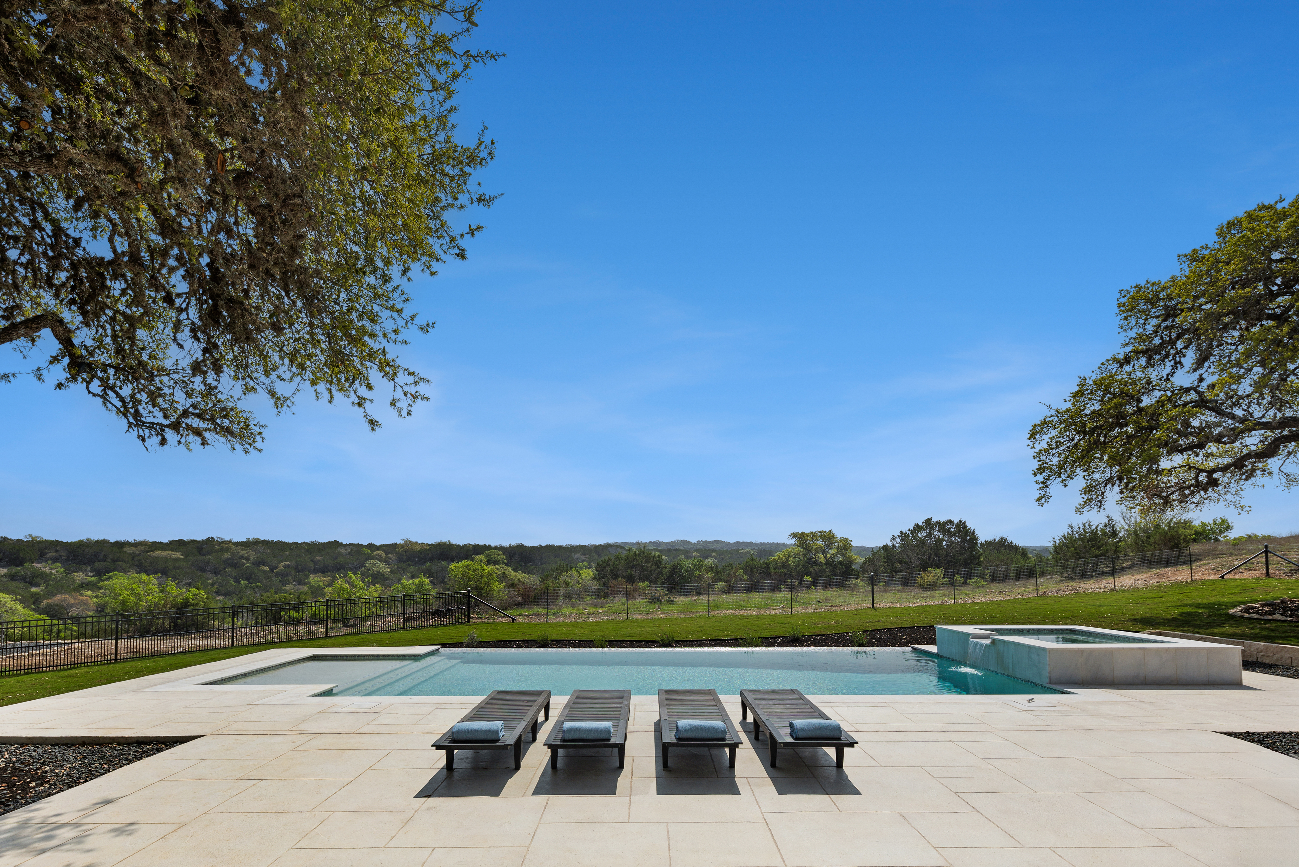  Private 15-Acre Estate with Modern Design and Scenic Hill Country Views - 物件實景