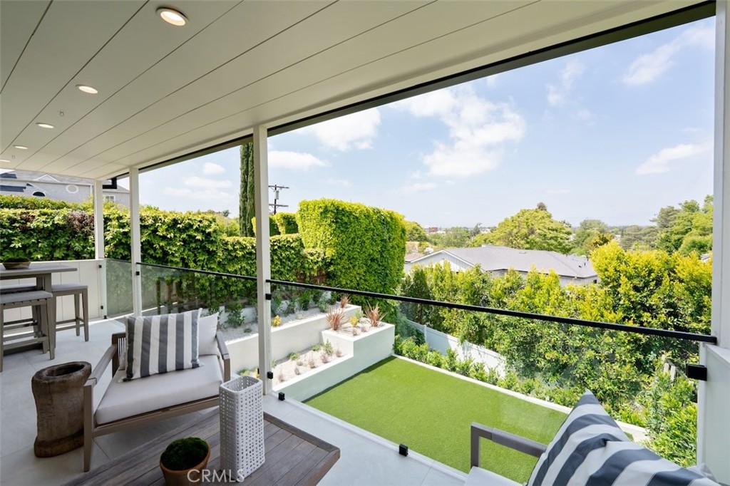 Sherman Oaks, California, 91423, United States, 4 Bedrooms Bedrooms, ,6 BathroomsBathrooms,Residential,For Sale,1960498