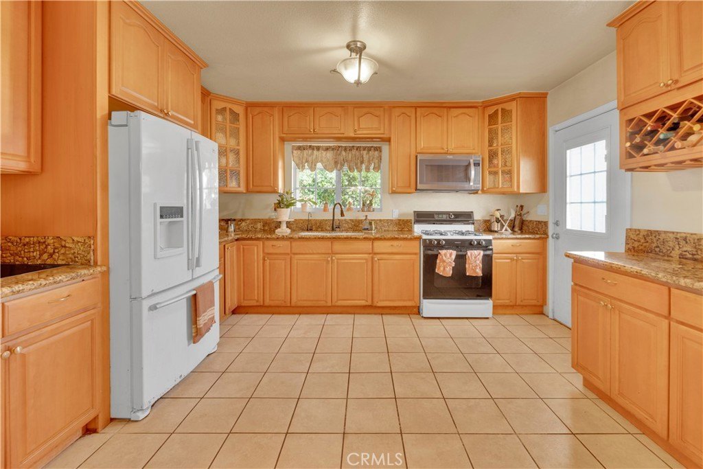 Downey, California, 90242, United States, 3 Bedrooms Bedrooms, ,2 BathroomsBathrooms,Residential,For Sale,1938023