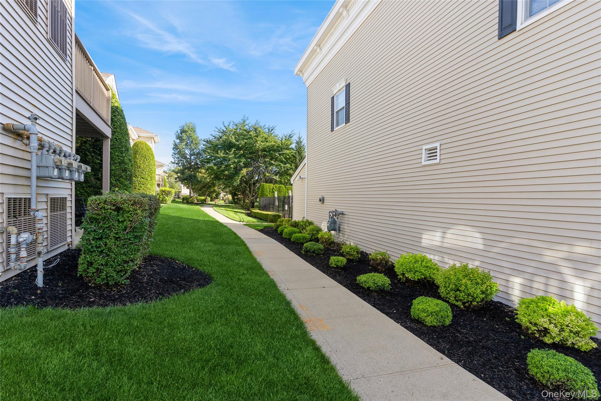 Valley Stream, New York, 11580, United States, 2 Bedrooms Bedrooms, ,2 BathroomsBathrooms,Residential,For Sale,1925470