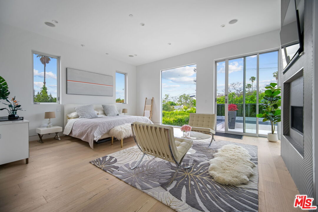 Los Angeles, California, 90046, United States, 5 Bedrooms Bedrooms, ,2 BathroomsBathrooms,Residential,For Sale,1829471