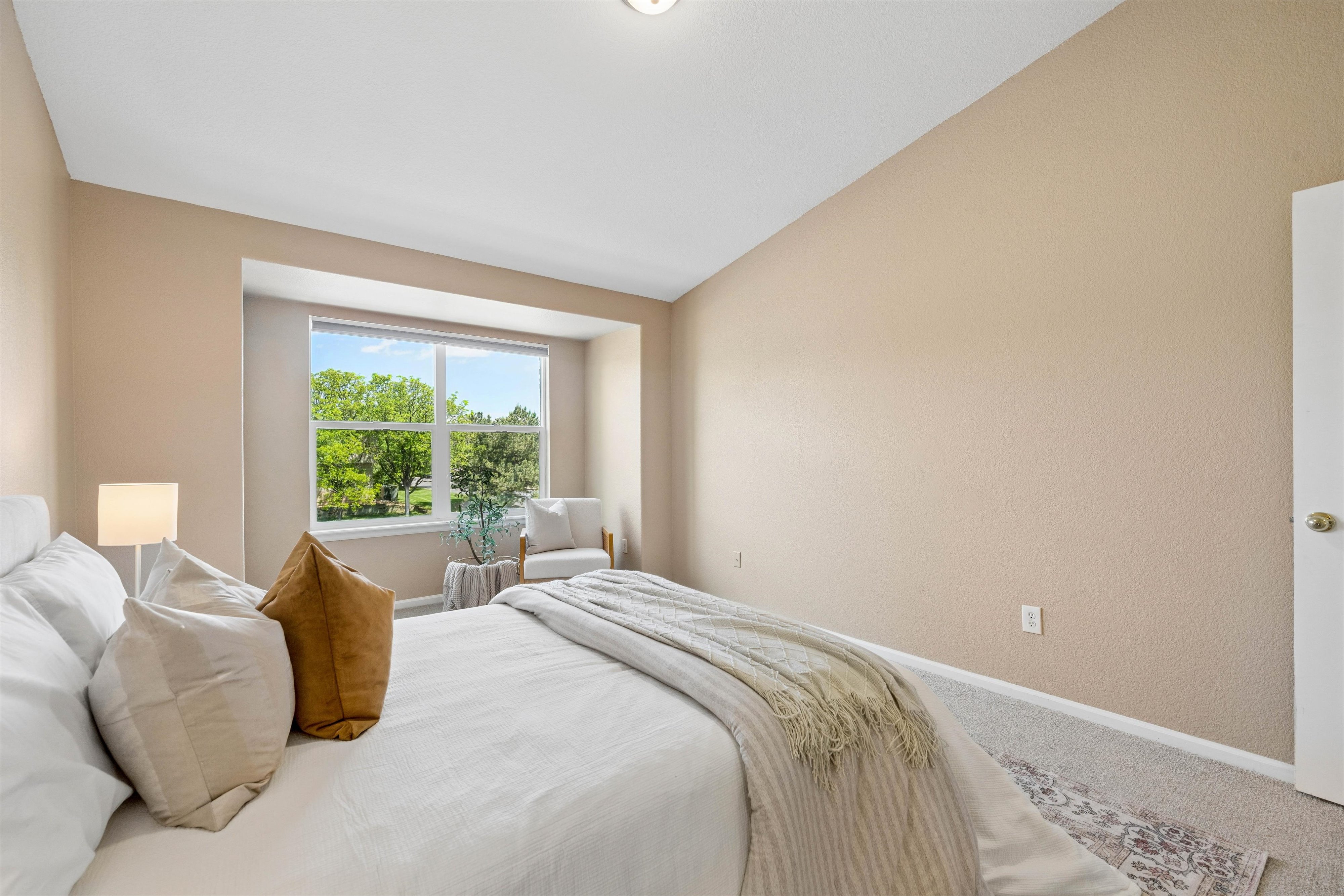  Refreshed, Move-in Ready, And Priced With The Market In Mind - 物件實景