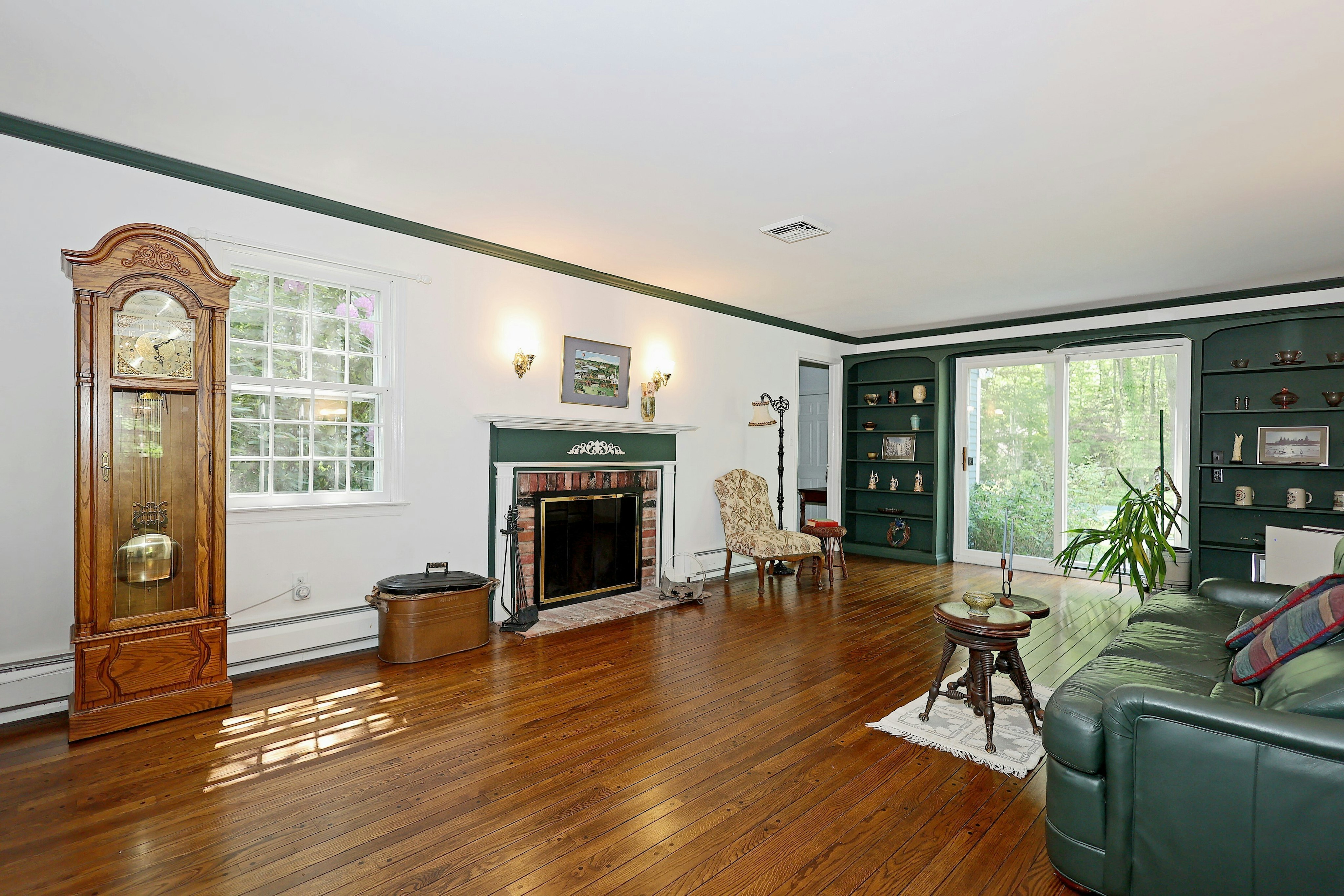  Classic New England Colonial - 物件實景