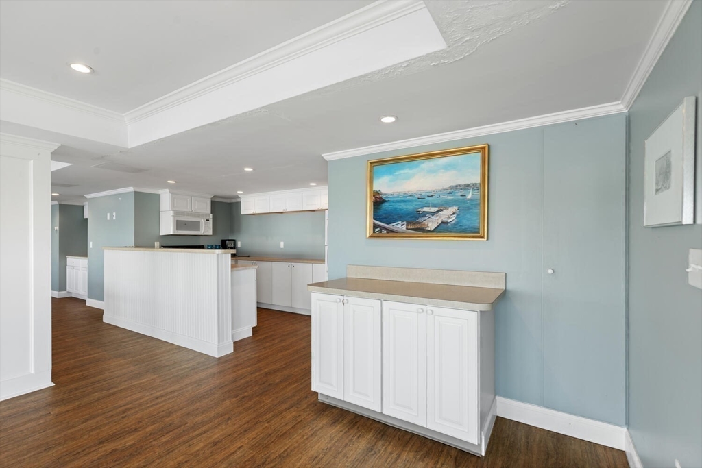 Marblehead, Massachusetts, 01945, United States, 2 Bedrooms Bedrooms, ,2 BathroomsBathrooms,Residential,For Sale,1895462