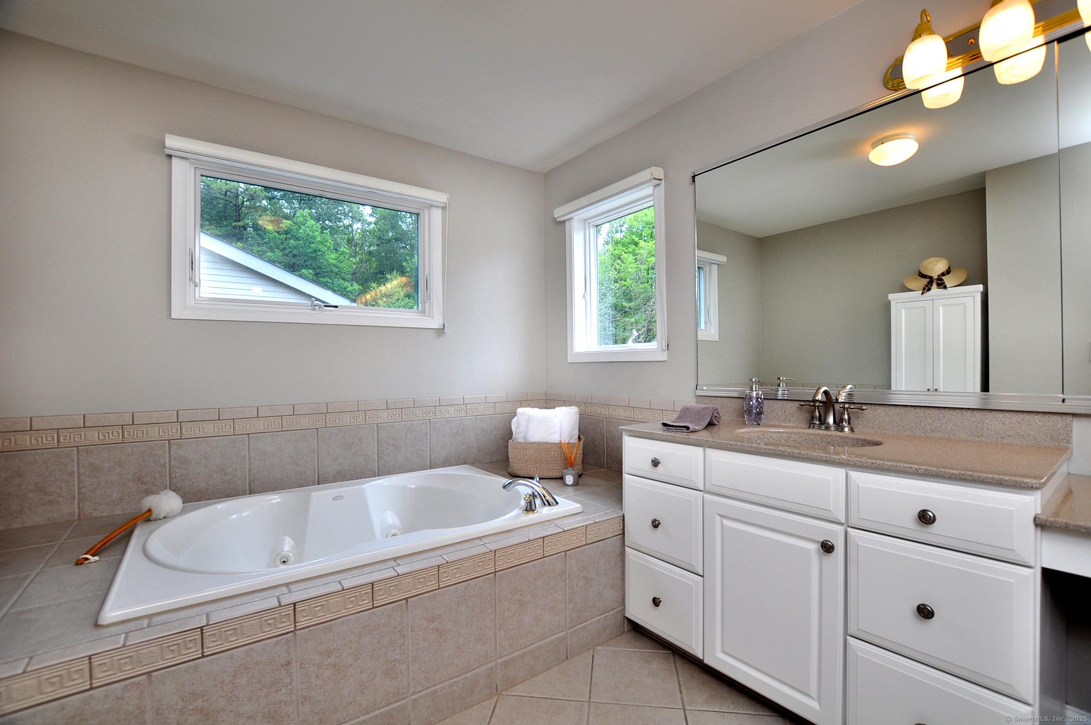 Avon, Connecticut, 06001, United States, 2 Bedrooms Bedrooms, ,4 BathroomsBathrooms,Residential,For Sale,1910555